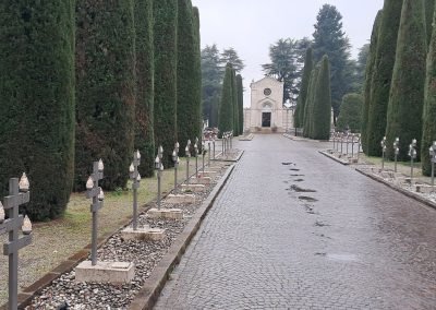 Viale princiale del cimitero di Montichiari
